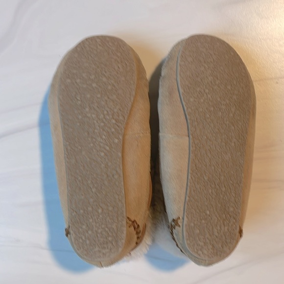 Minnetonka Charley Slippers Kids Size 2 - Picture 5 of 6